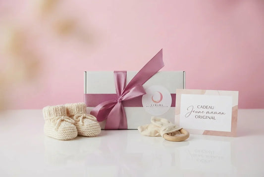 Cadeau jeune maman original - box maternité bio LaMama avec ruban rose et carte personnalisée